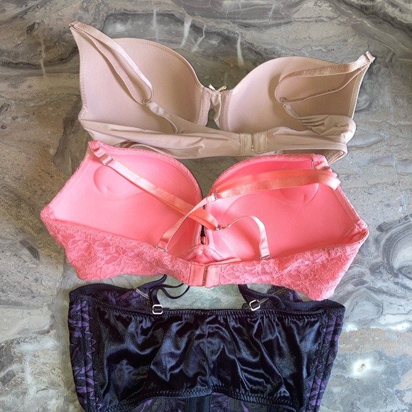 34C 1 Victoria Secret nude/tan lined/
1 Aerie Push-up
1 Vogue unlined - Picture 2 of 3